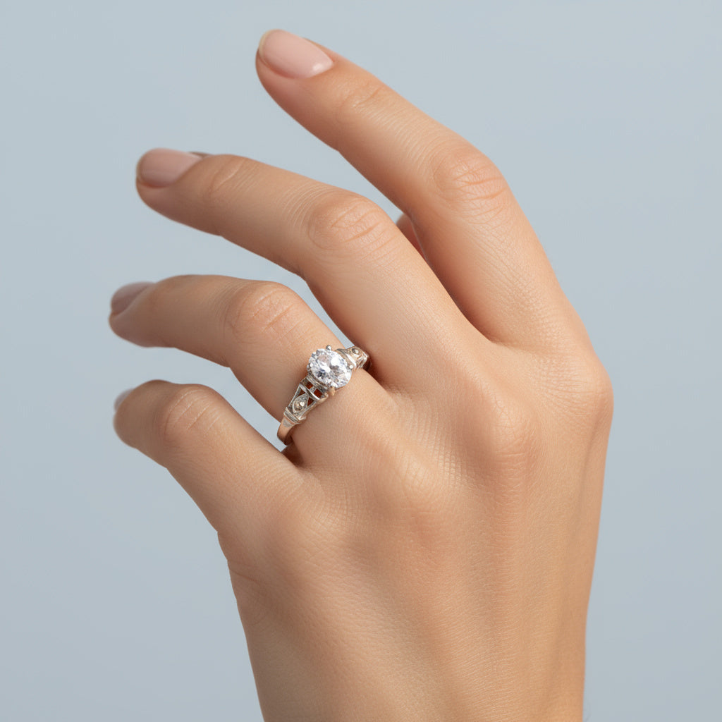 Anillo Solitario de Plata .925 Diseño Especial con Zirconia Oval mod. 1144