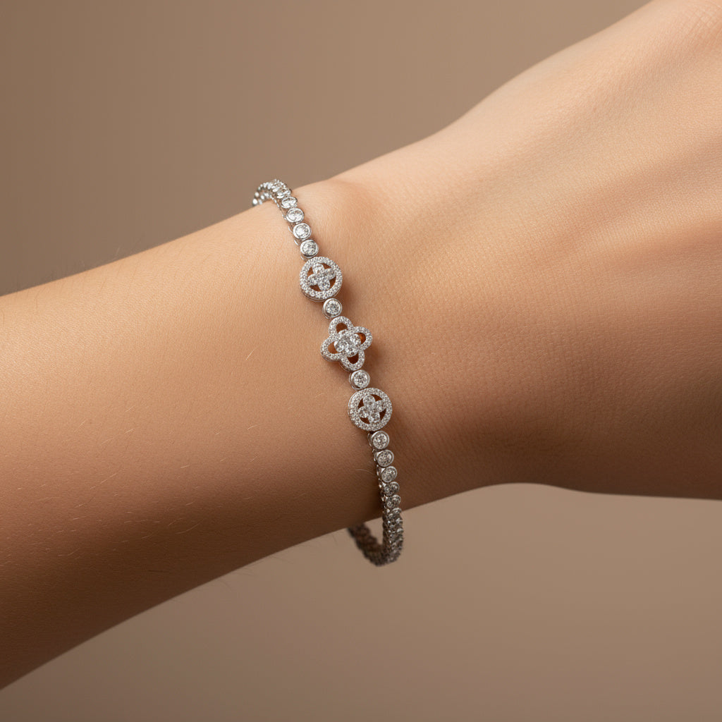 Pulsera de Plata .925 Diseño de Tréboles Central con Incrustación de Zirconias mod. 1475