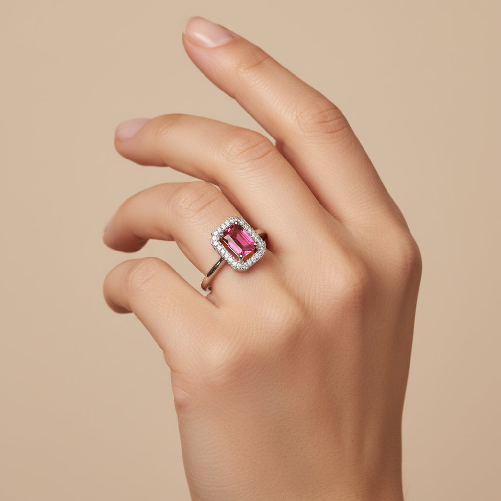 Anillo de Plata .925 con Diseño en Forma Cuadrada Incrustado de Zirconia mod. 1501