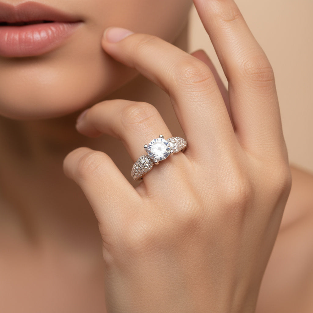 Anillo Solitario de Plata .925 Diseño Grueso Incrustado con Zirconias mod. 1151