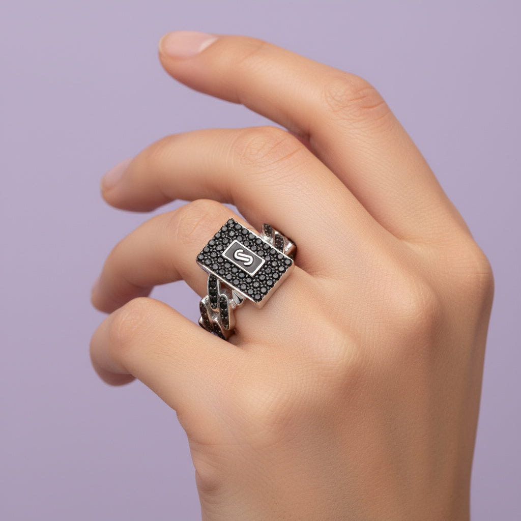 Anillo de Plata .925 Eslabones con Placa de Zirconias Negras Brillantes mod. 1401