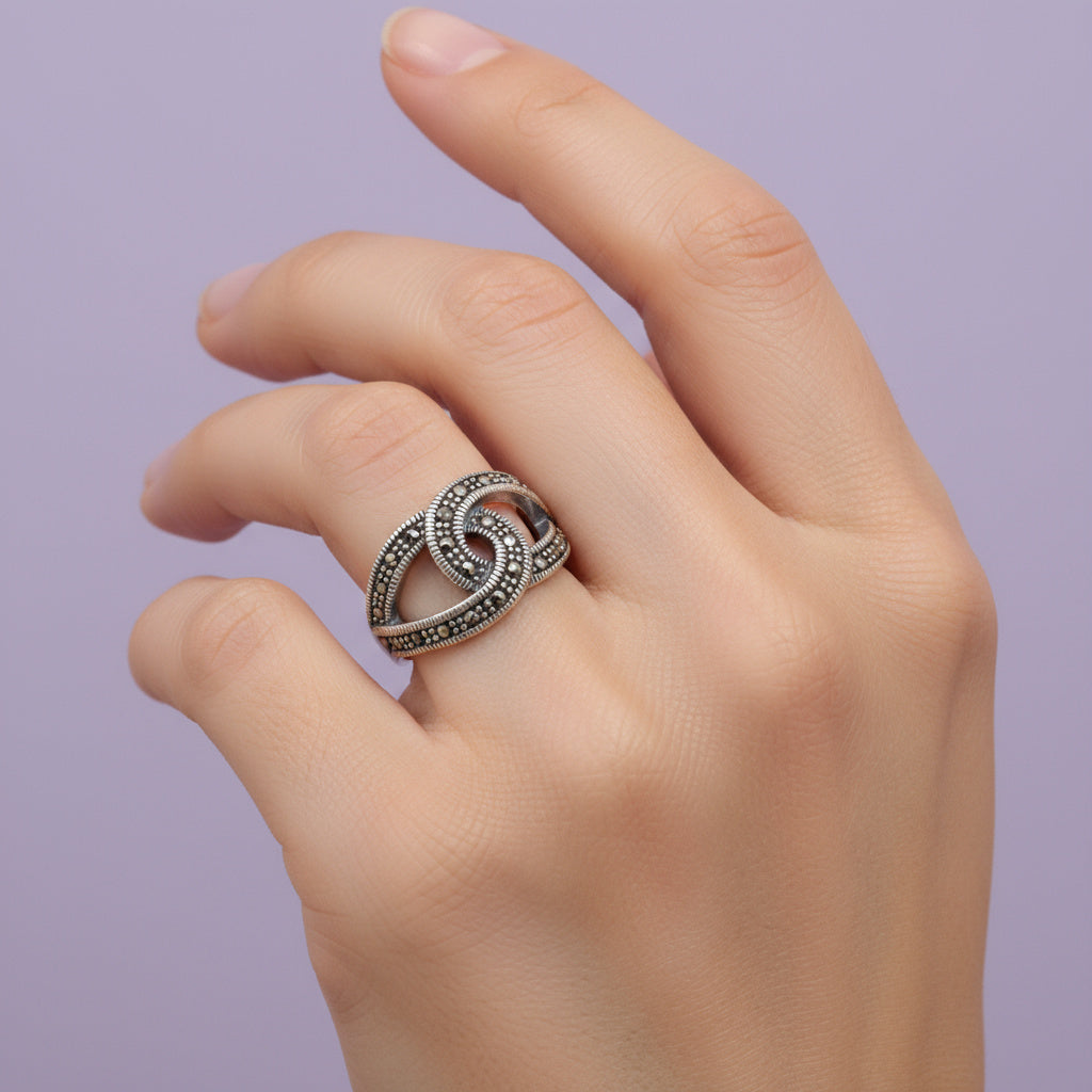 Anillo de Plata .925 Enlace Infinito Incrustado con Marquesitas mod. 1382