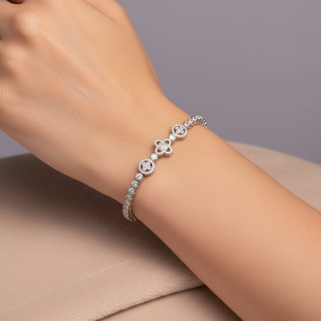 Pulsera de Plata .925 Diseño de Tréboles Central con Incrustación de Zirconias mod. 1475