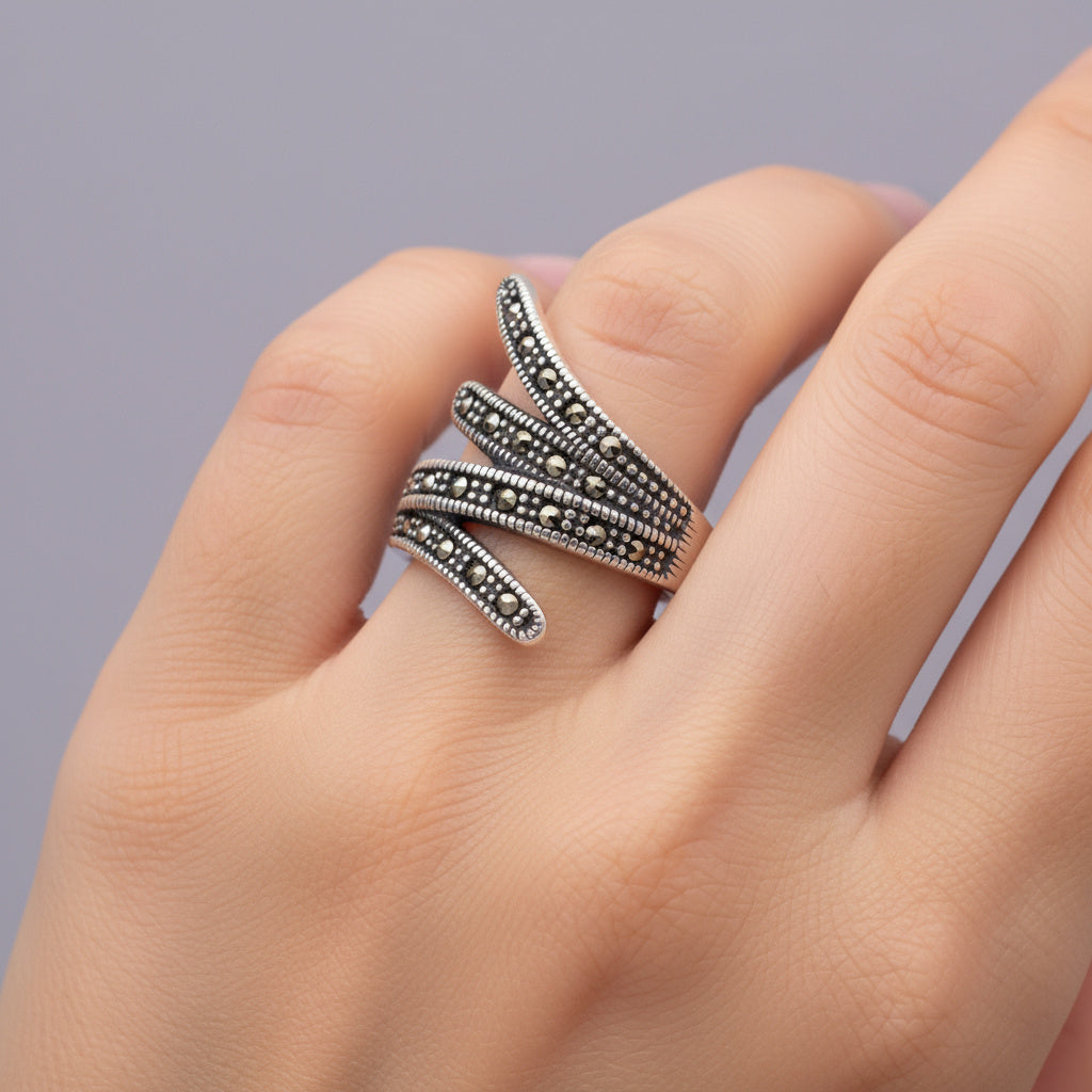 Anillo de Plata .925 Diseño de Tiras Incrustadas con Marquesitas mod. 1378