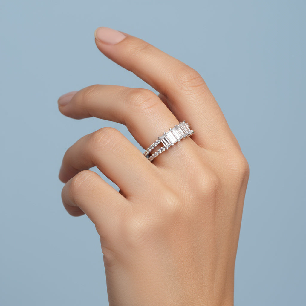 Anillo de Plata .925 Media Churumbela con Zirconias Baguette y Diseño de Doble Línea mod. 1366