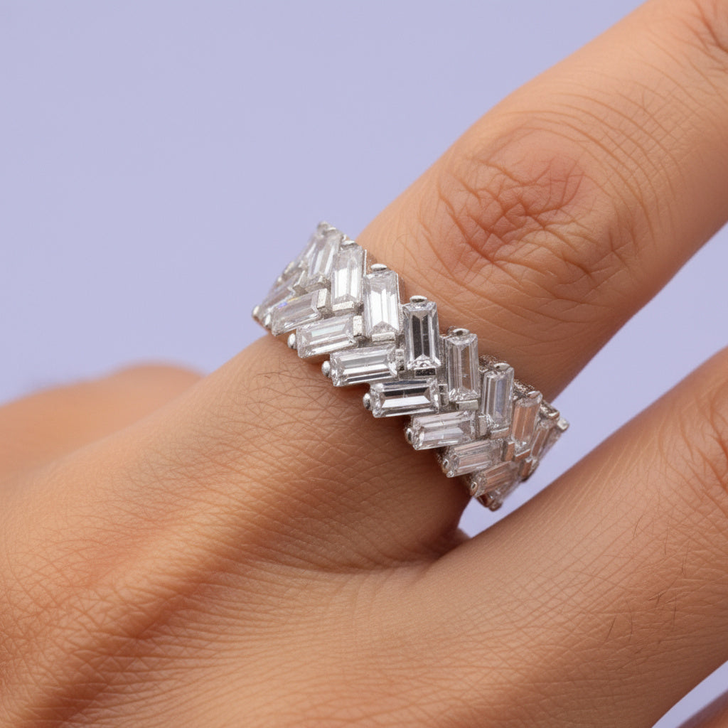 Anillo de Plata .925 Churumbela con Zirconias de Corte Baguette Estilo Grueso mod. 1364