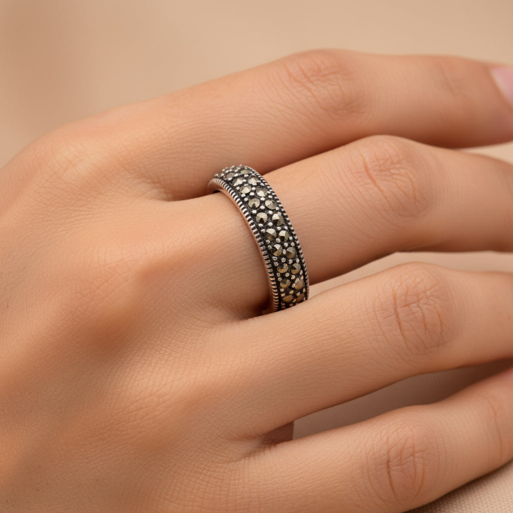 Anillo de Plata .925 con Incrustación de Marquesitas mod. 1380