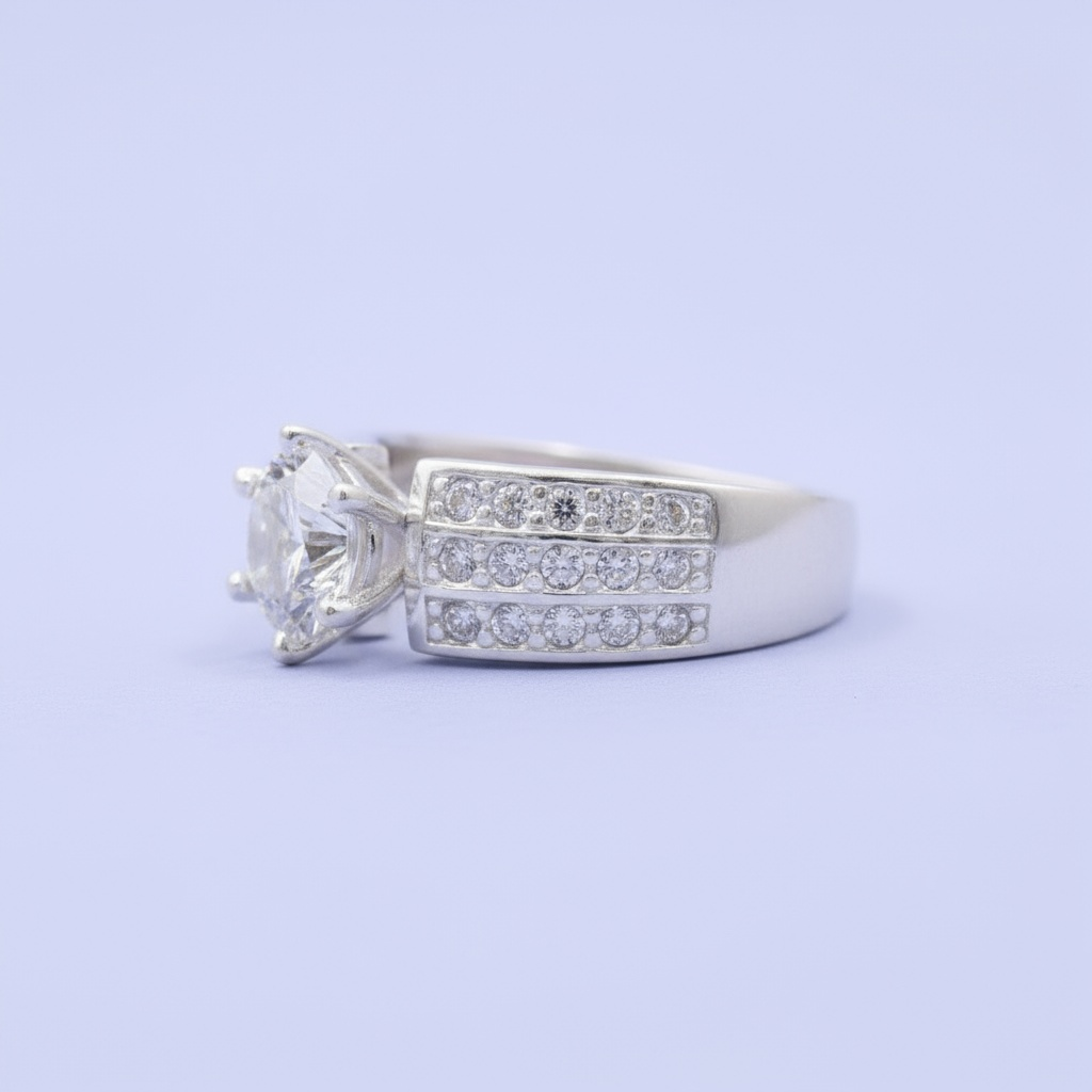 Anillo Solitario de Plata .925 Diseño Grueso Incrustado con Zirconias mod. 1150