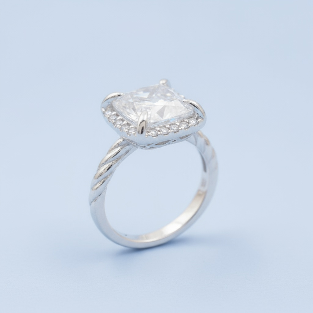 Anillo Solitario de Plata .925 Diseño Cuadrado con Uñas en Pico y Zirconias Brillantes mod. 1147