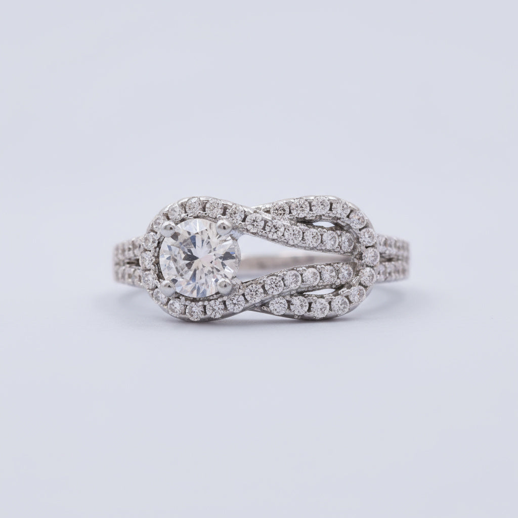 Anillo Solitario de Plata .925 Diseño de Lazo Detallado con Zirconias FInas mod. 1145