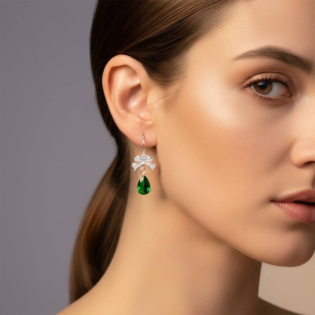 Arete Largo de Plata .925 con Diseño de Mariposa Incrustado de Zirconias mod. 1593