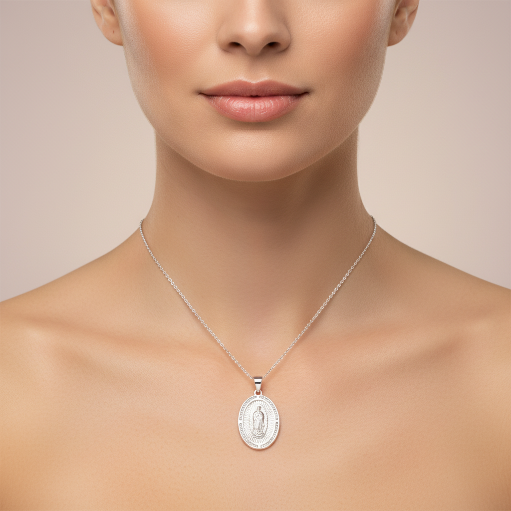 Medalla de Plata .925 de la Virgen Guadalupe con Incrustación de Zirconias mod. 1583