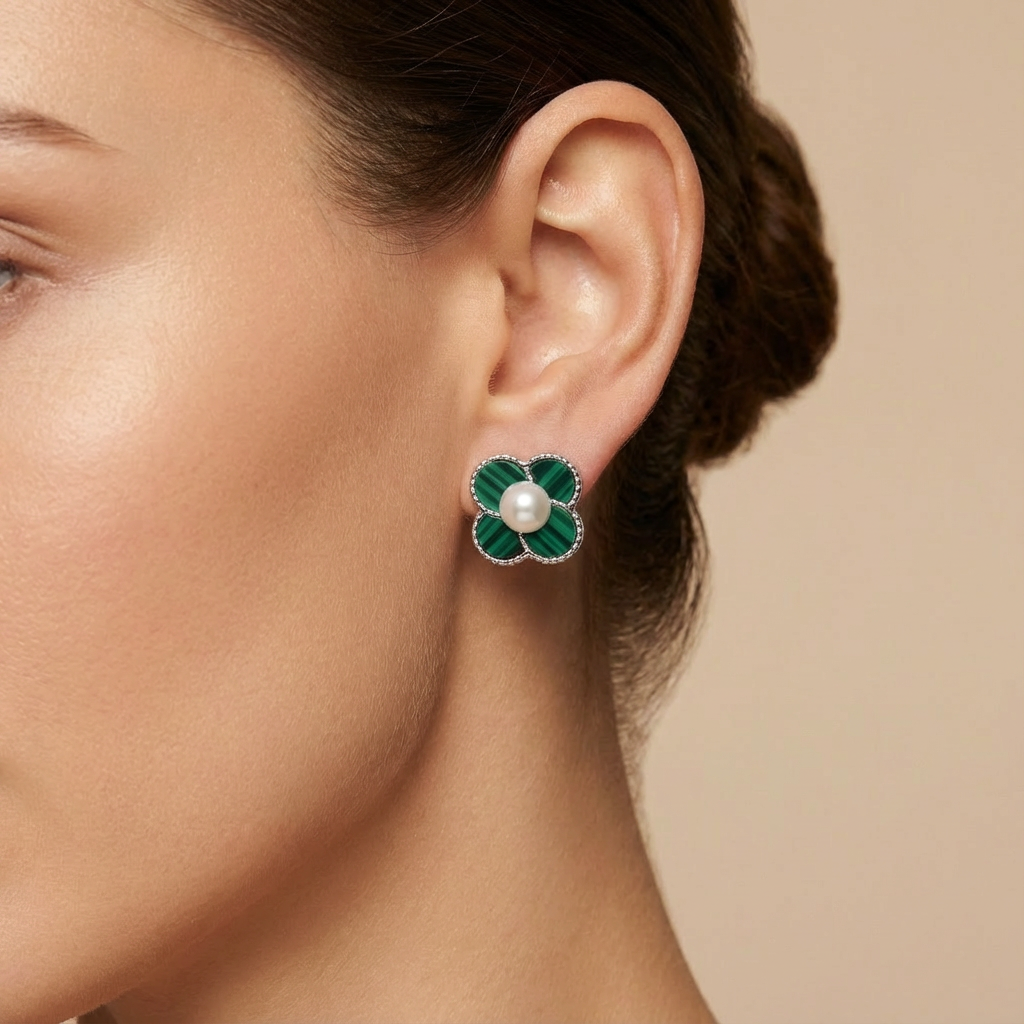 Arete de Plata .925 con Diseño de Trébol con Incrustación de Perla mod. 1079