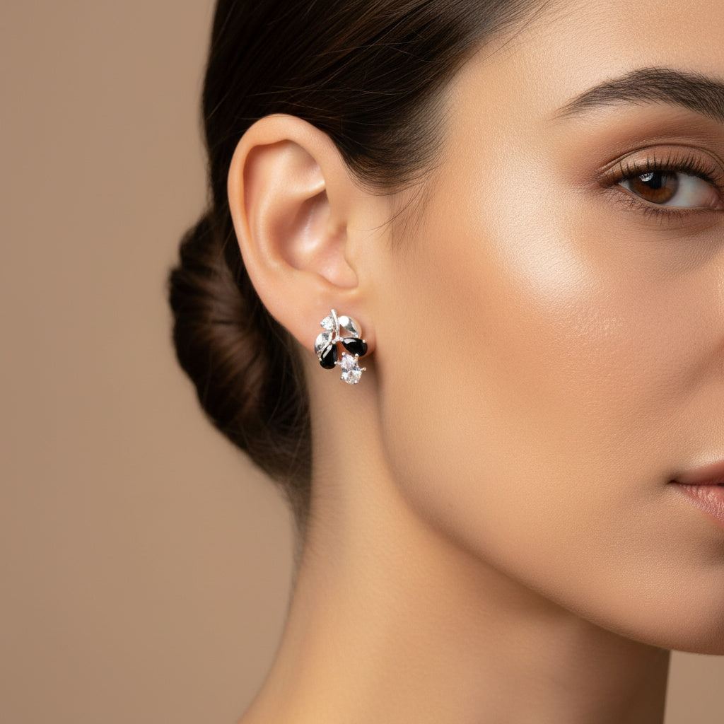 Arete Largo de Plata .925 con Diseño de Doble Gota Incrustado de Zirconias mod. 1596