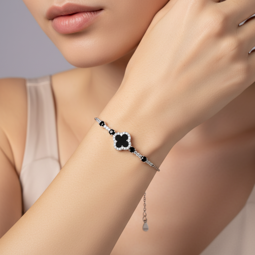 Pulsera de Plata .925 Diseño de Trébol Incrustado de Ónix. 1465