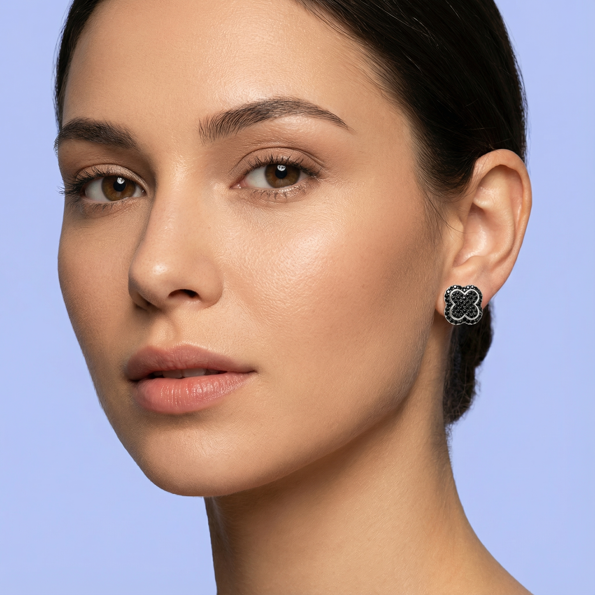 Arete de Plata .925 con Diseño de Trébol con Incrustación de Ónix mod. 0782