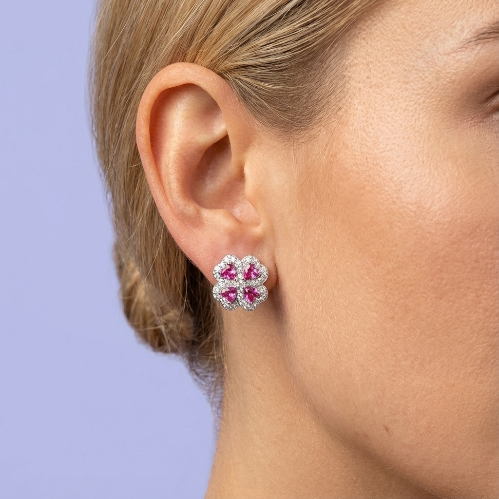 Arete de Plata .925 con Diseño de Trébol con Incrustación de Zirconias en Color Rosa y Blanco . 1436