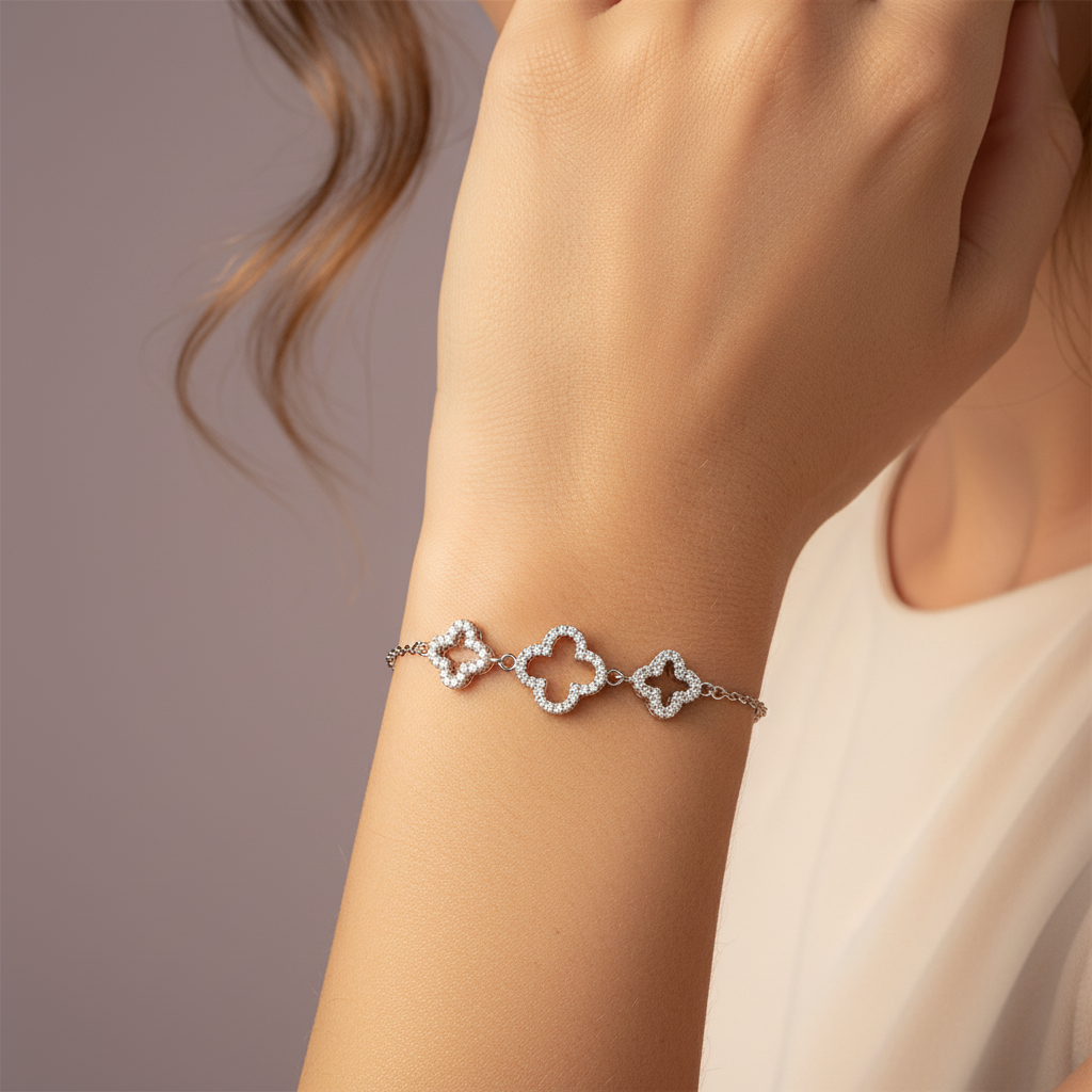 Pulsera de Plata .925 Diseño de Trébol con Zirconias. 1537