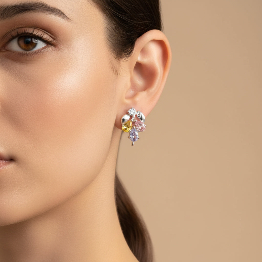 Arete Largo de Plata .925 con Diseño de Flora Incrustado de Zirconias de Colores mod. 1588