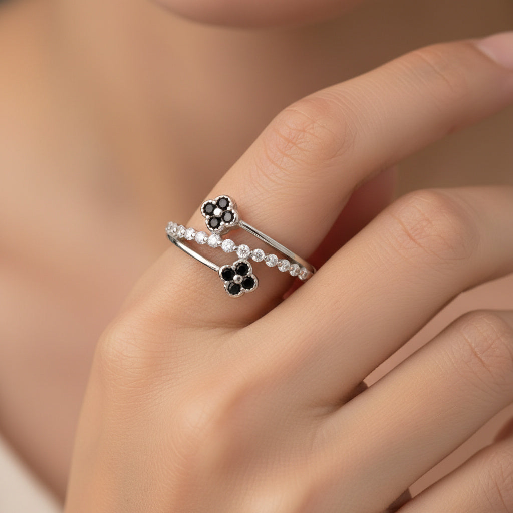 Anillo de Plata .925 Doble con Diseño de Trébol Incrustado de Ónix mod. 1397