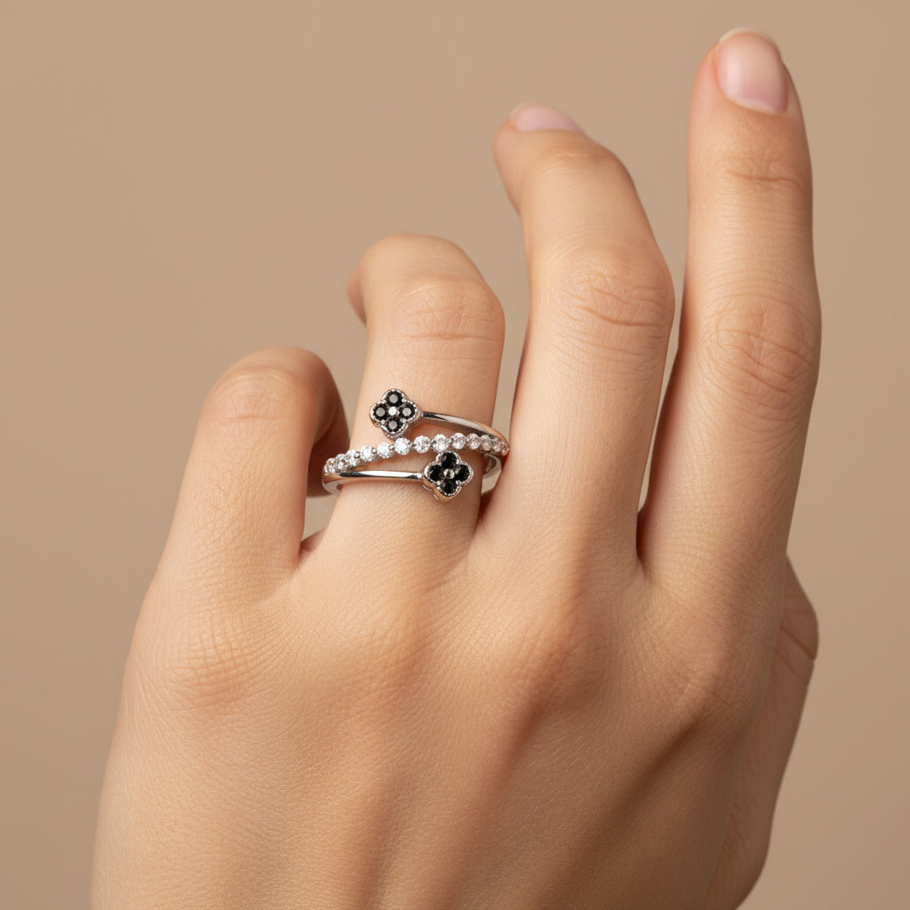 Anillo de Plata .925 Doble con Diseño de Trébol Incrustado de Ónix mod. 1397