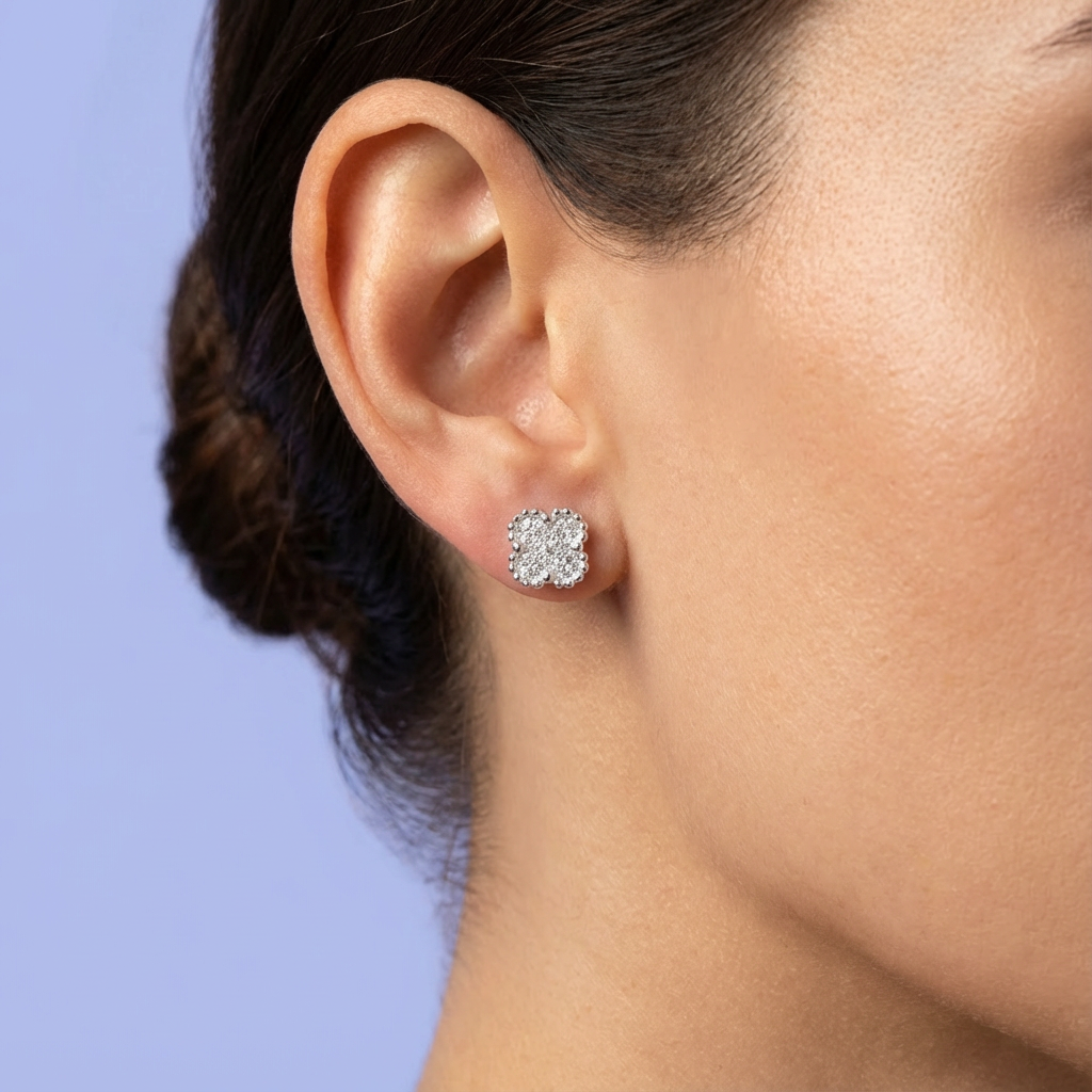 Arete de Plata .925 con Diseño de Trébol con Incrustación de Zirconias Blancas mod. 0779