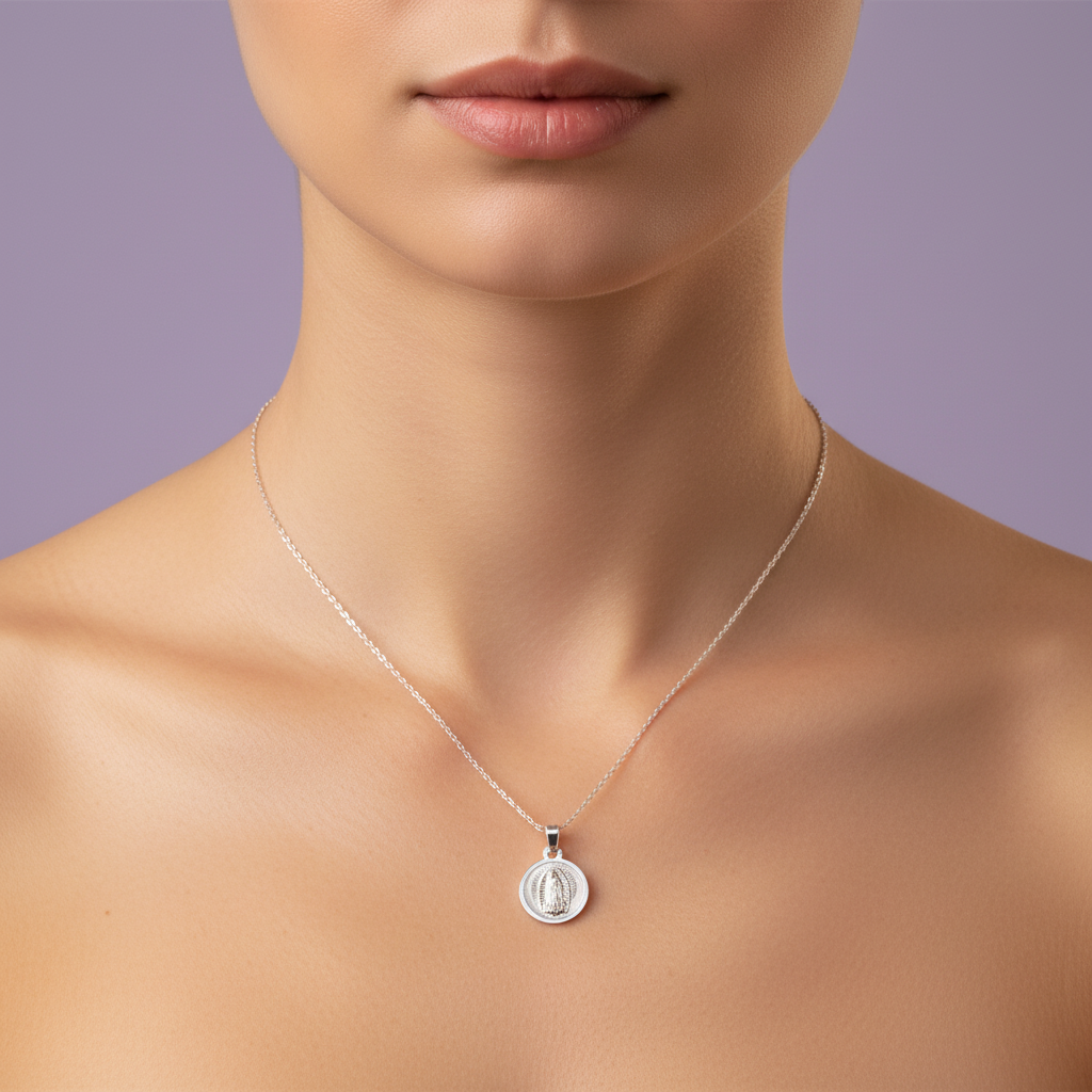 Medalla de Plata .925 de la Virgen Guadalupe con Diamantado mod. 1586