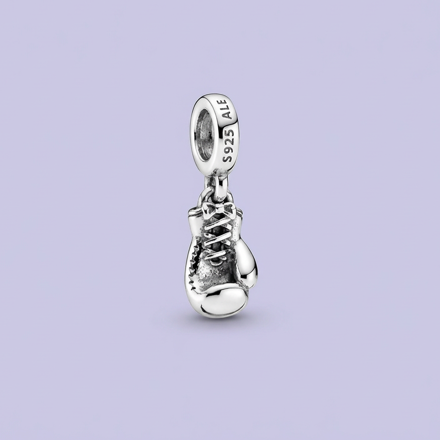 Dije de Plata .925 Estilo Charm Diseño Guante de Box con Zirconias Finas mod. 1728