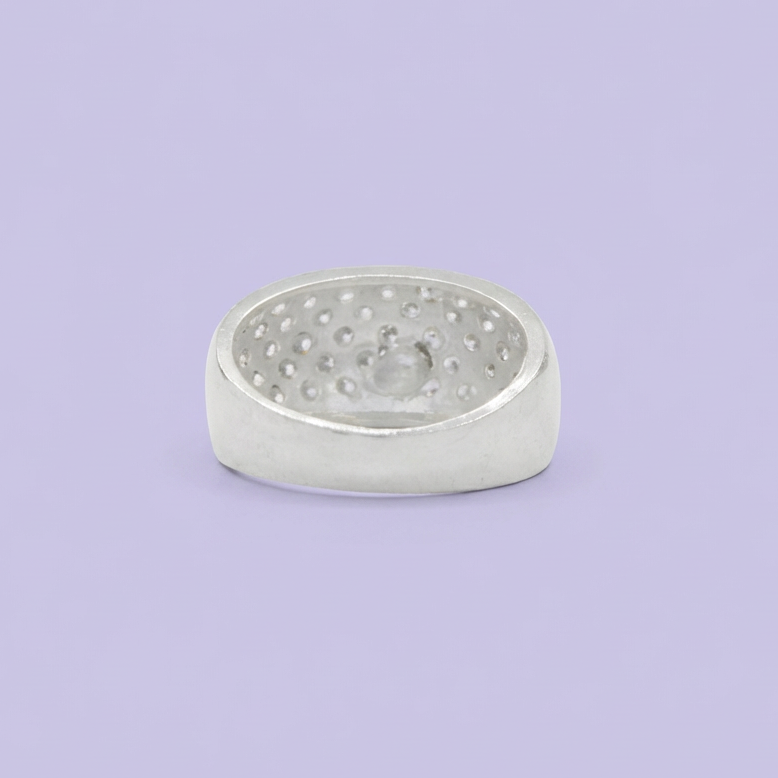 Anillo de Plata .925 con Diseño Glamoroso Incrustado de Zirconias mod. 1823