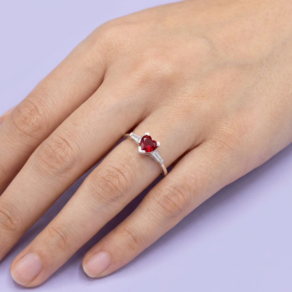 Anillo de Plata .925 con Diseño de Corazón Incrustado de Zirconia Finas mod. 1866