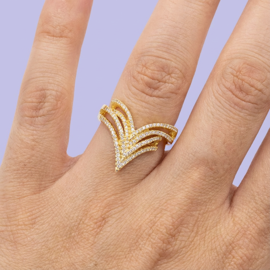 Anillo de Plata .925 con Diseño de Doble V Elegante con Zirconias mod. 1827