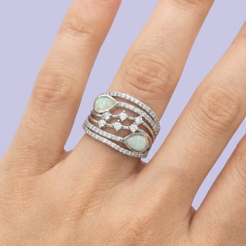 Anillo de Plata .925 con Diseño en Forma de Gota Incrustado de Ópalo mod. 1836