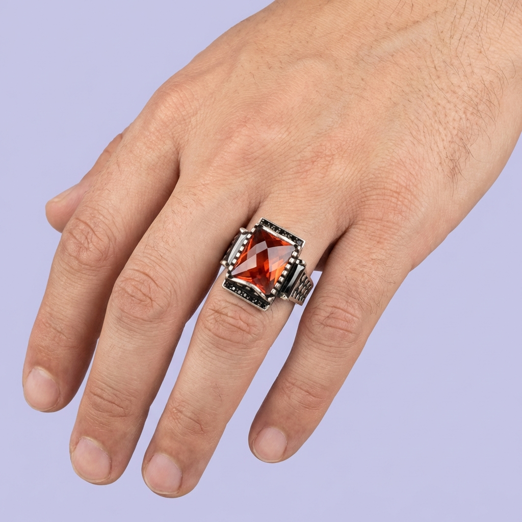 Anillo de Plata .925 Diseño con Zirconia Roja Facetada Cuadrada mod. 1984