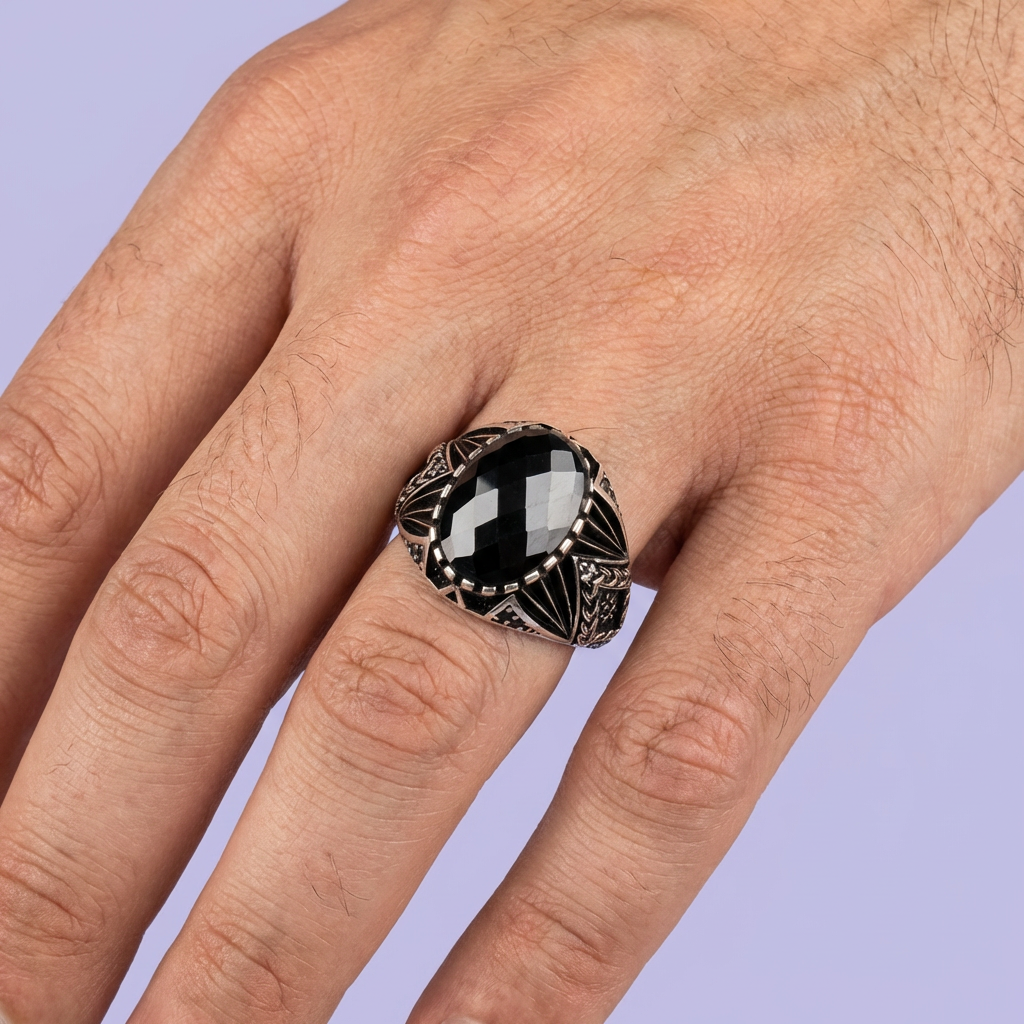 Anillo de Plata .925 con Diseño Oval Incrustado de Ónix mod. 1985