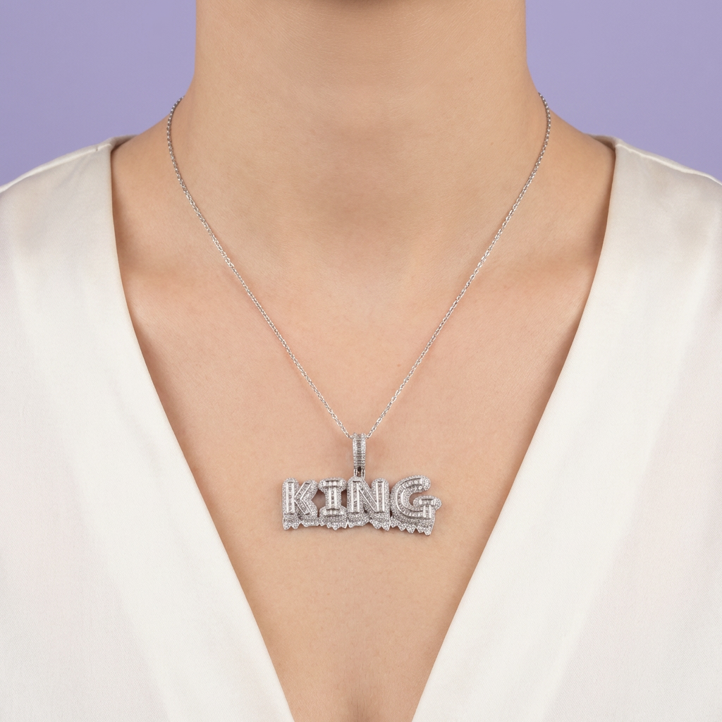Dije de Plata .925 con Diseño de King con Zirconias Brillantes mod. 2060