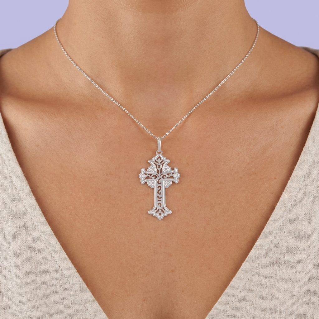 Cruz de Plata .925 Diseño Plano con Calado de Figuras Finas y Grabado Mate mod. 1961