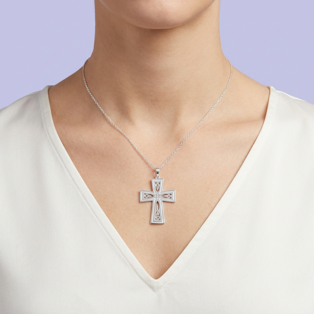 Cruz de Plata .925 de Diseño Plano con Calado y Grabado Mate e Incrustación de Zirconias mod. 1963