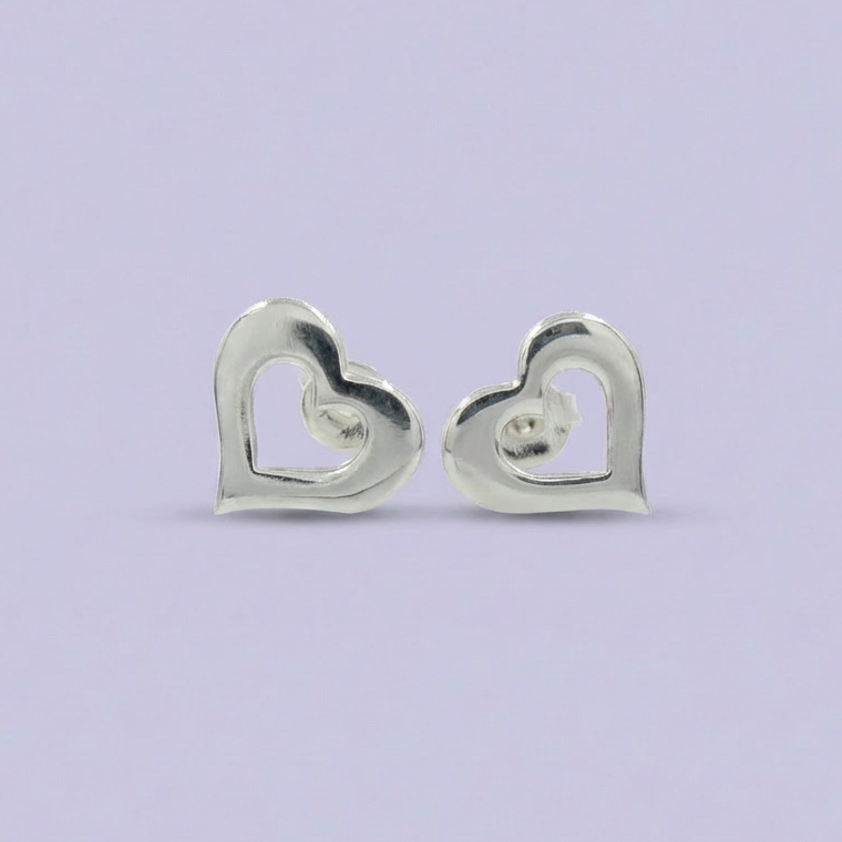 Arete de Plata .925 con Diseño de Corazón Plano mod. 1924