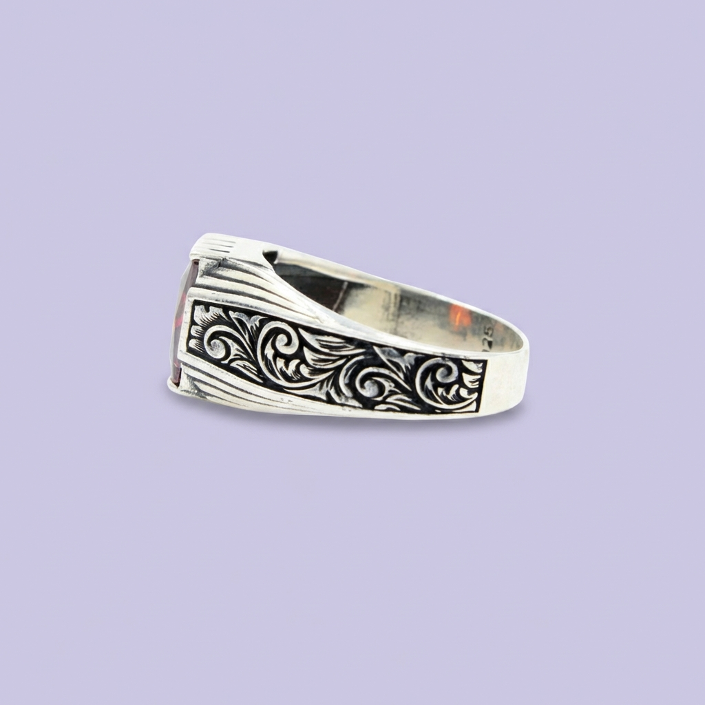 Anillo de Plata .925 Diseño Turco con Incrustación de Granate 1977