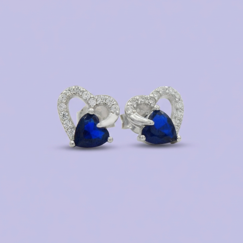 Arete de Plata .925 con Diseño de Corazón con Zirconia Relucientes mod. 1930