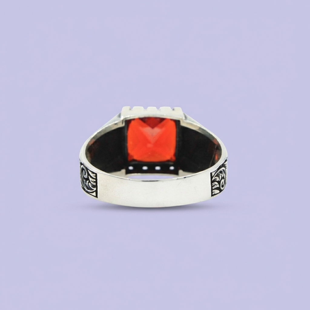 Anillo de Plata .925 Diseño Turco con Incrustación de Granate 1977