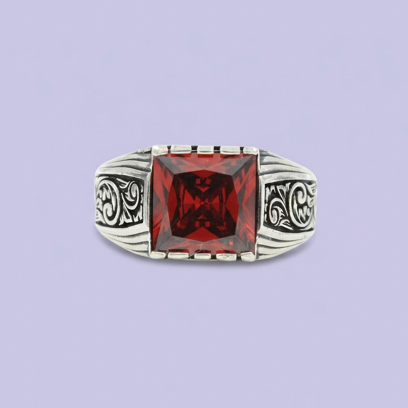 Anillo de Plata .925 Diseño Turco con Incrustación de Granate 1977