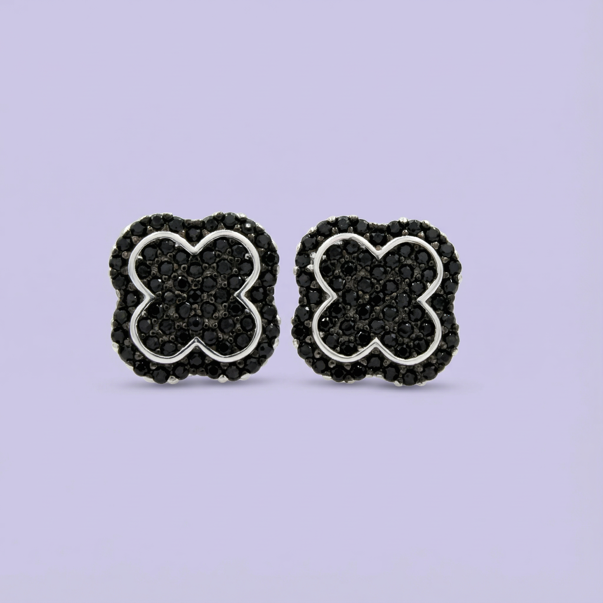 Arete de Plata .925 con Diseño de Trébol con Incrustación de Ónix mod. 0782