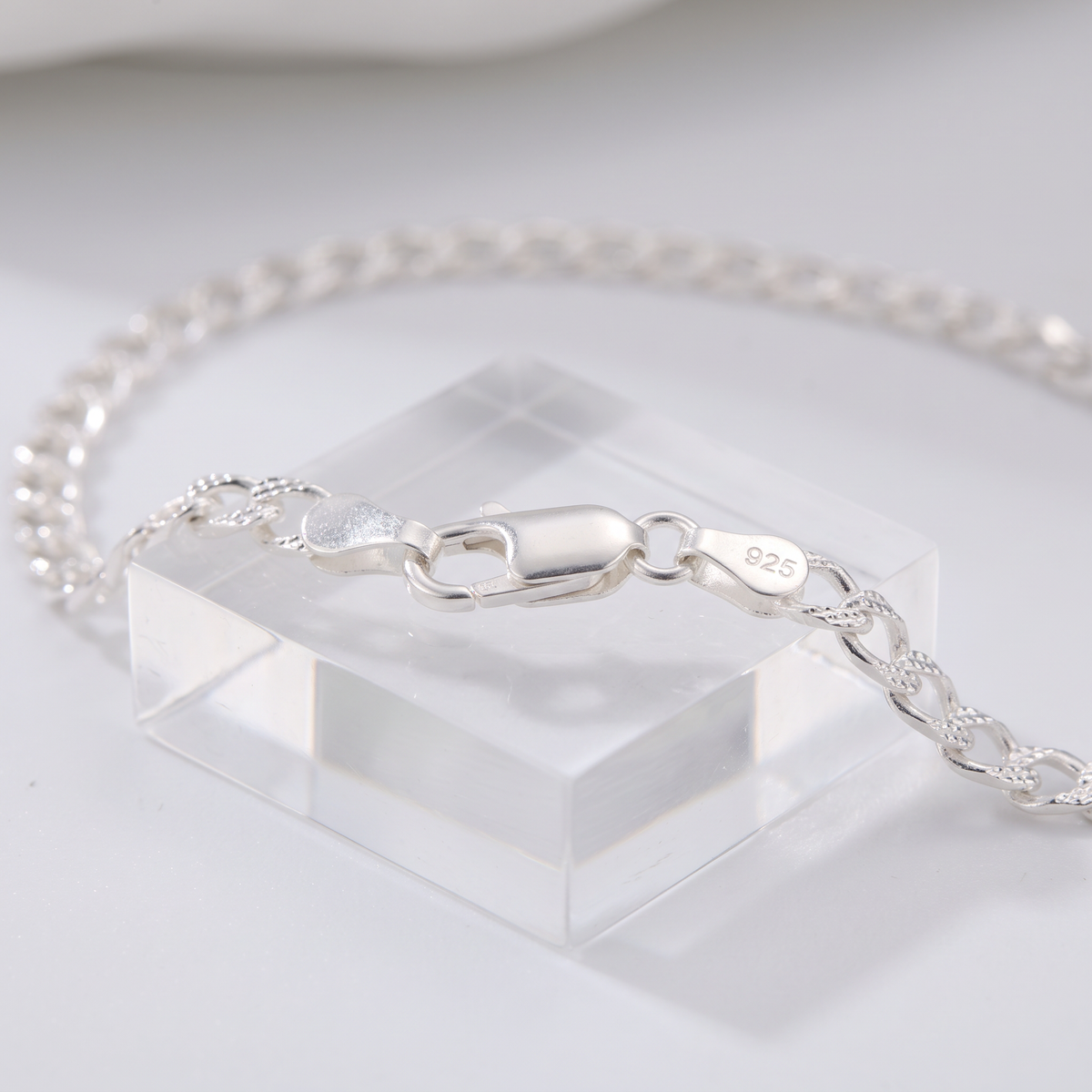 Pulsera de Plata .925.  Tejido Barbado de Eslabón Cuadrado con Diamantado Doble Vista mod. 3243