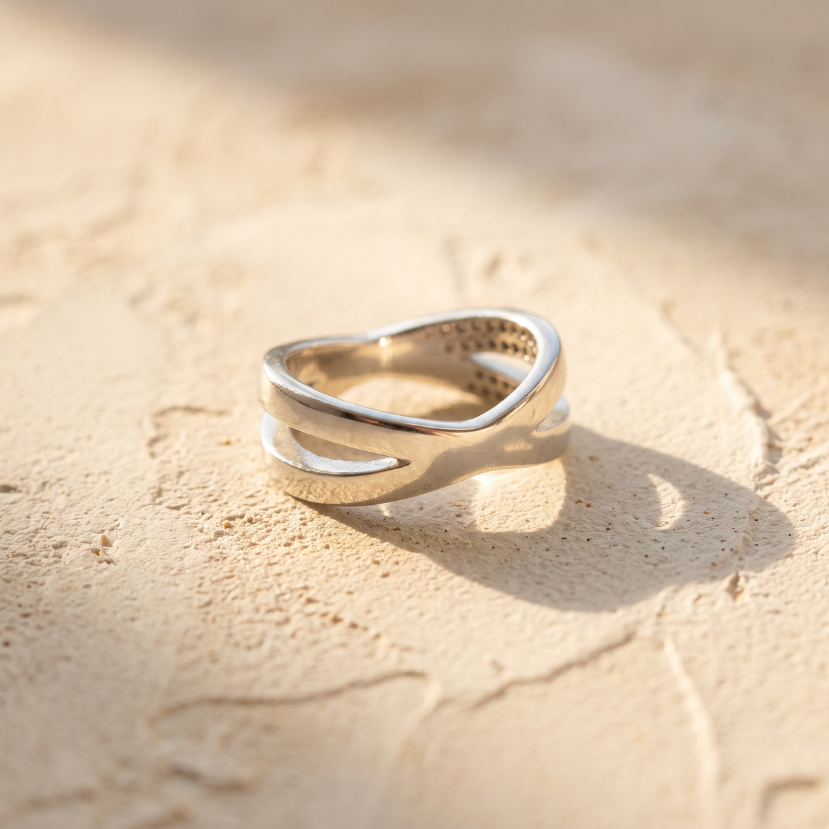 Anillo de Plata. 925 Con Diseño de X Con Madre Perla e Incrustación de Zirconia mod.3252