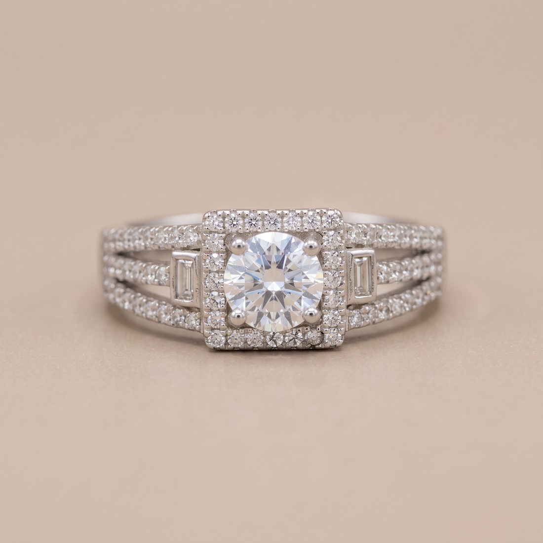 Anillo de Plata. 925 con Diseño Cuadrado e Incrustación de Zirconias Finas mod.3254