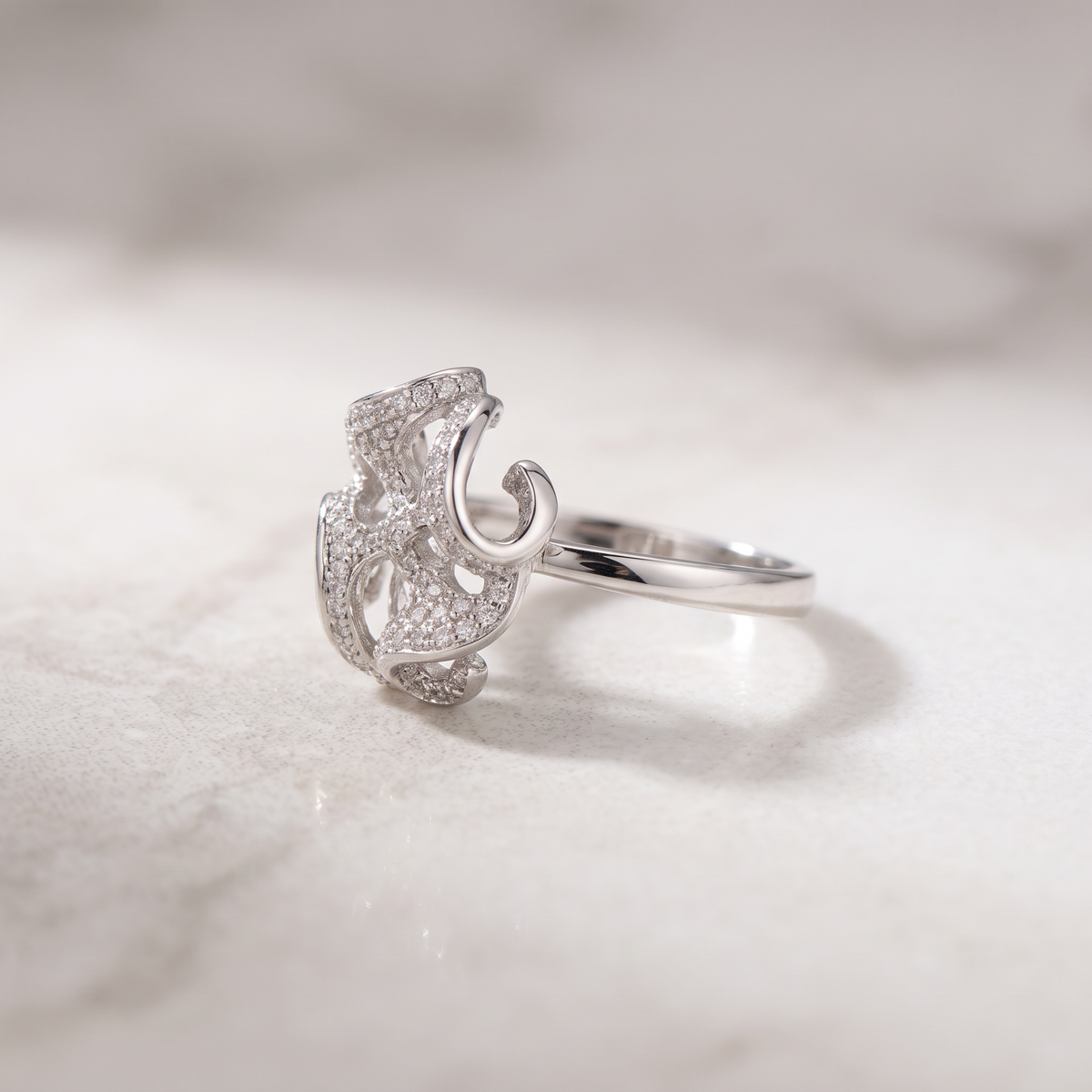 Anillo de Plata. 925 de Flor Ondeada Brillante mod.3257