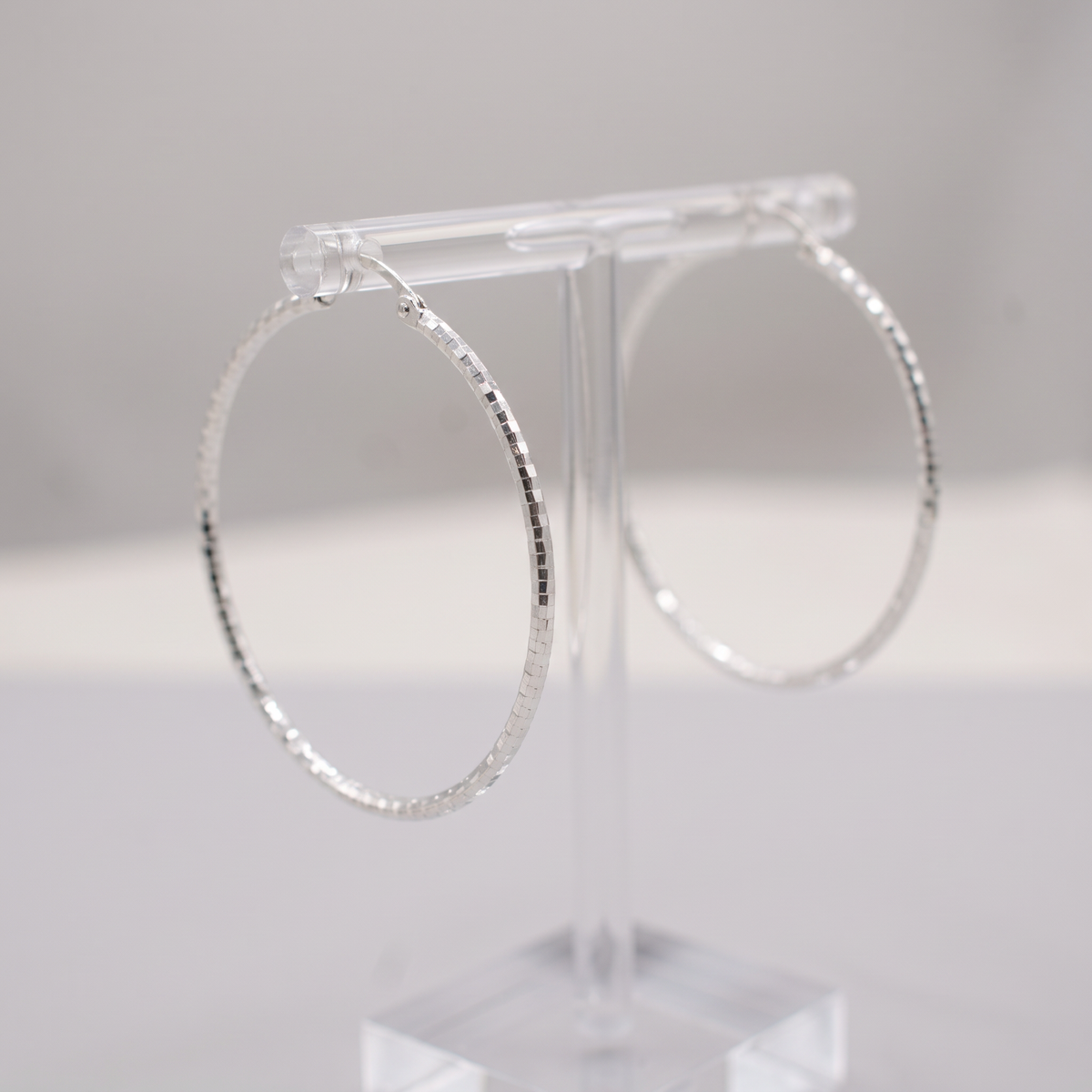 Arracada de Plata .925 Circular Tubular con Diamantado de Cuadro Chico mod. 3307