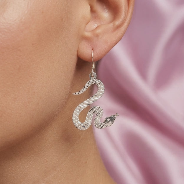 Arete de Plata .925 Largo Serpiente Facetada mod. 2985