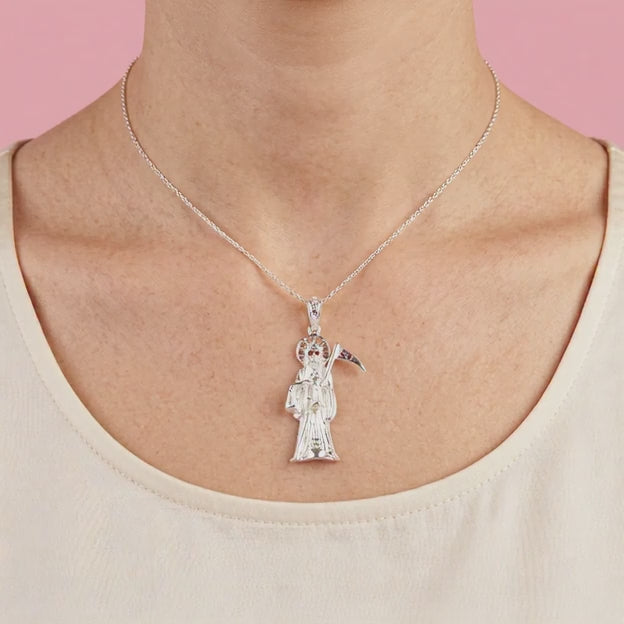 Dije de Plata .925 Santa Muerte con Guadaña Adornada mod. 2195